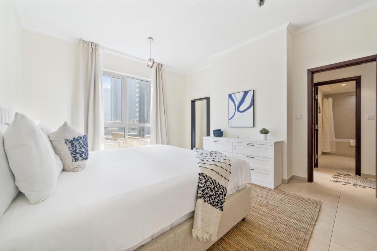 Stylish Apartment With Partial Burj Khalifa View Dubai Bagian luar foto