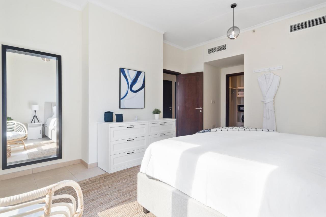 Stylish Apartment With Partial Burj Khalifa View Dubai Bagian luar foto