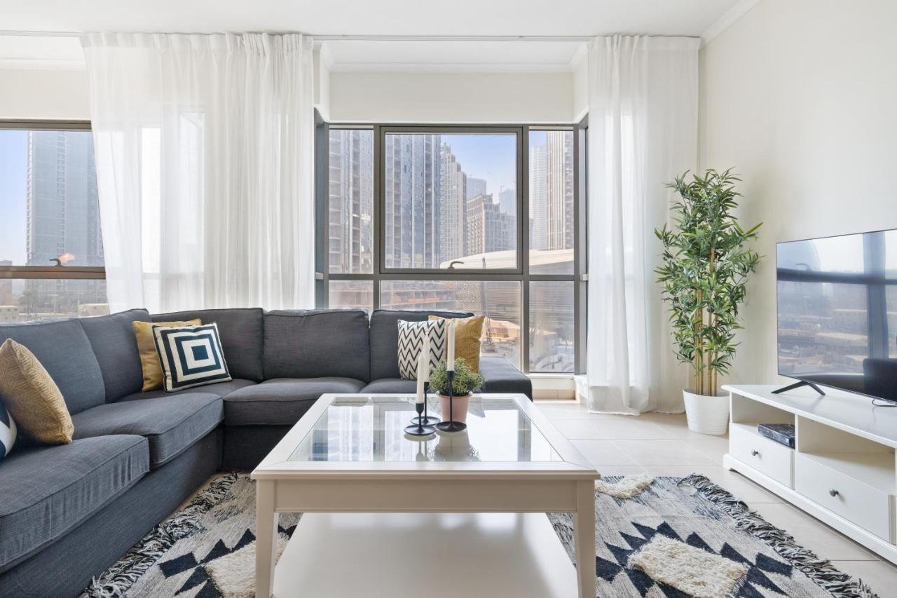 Stylish Apartment With Partial Burj Khalifa View Dubai Bagian luar foto