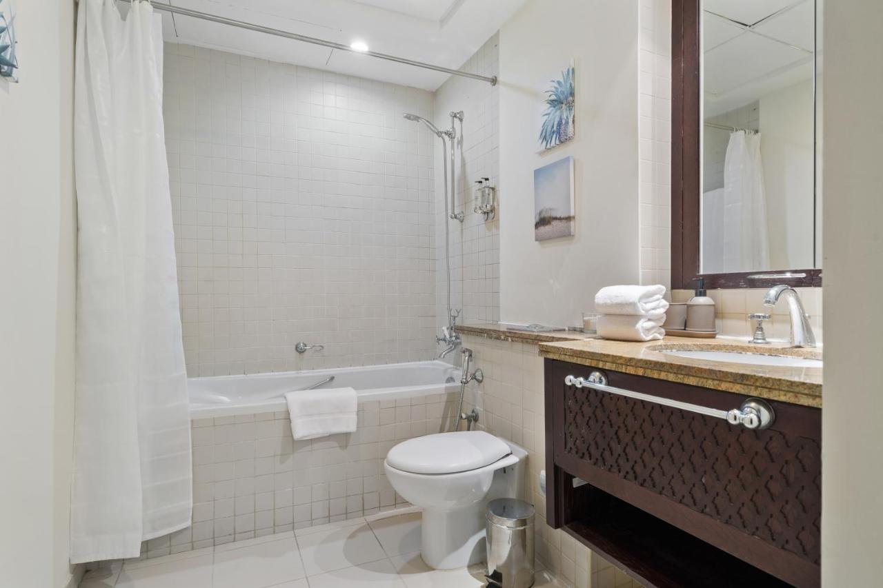 Stylish Apartment With Partial Burj Khalifa View Dubai Bagian luar foto