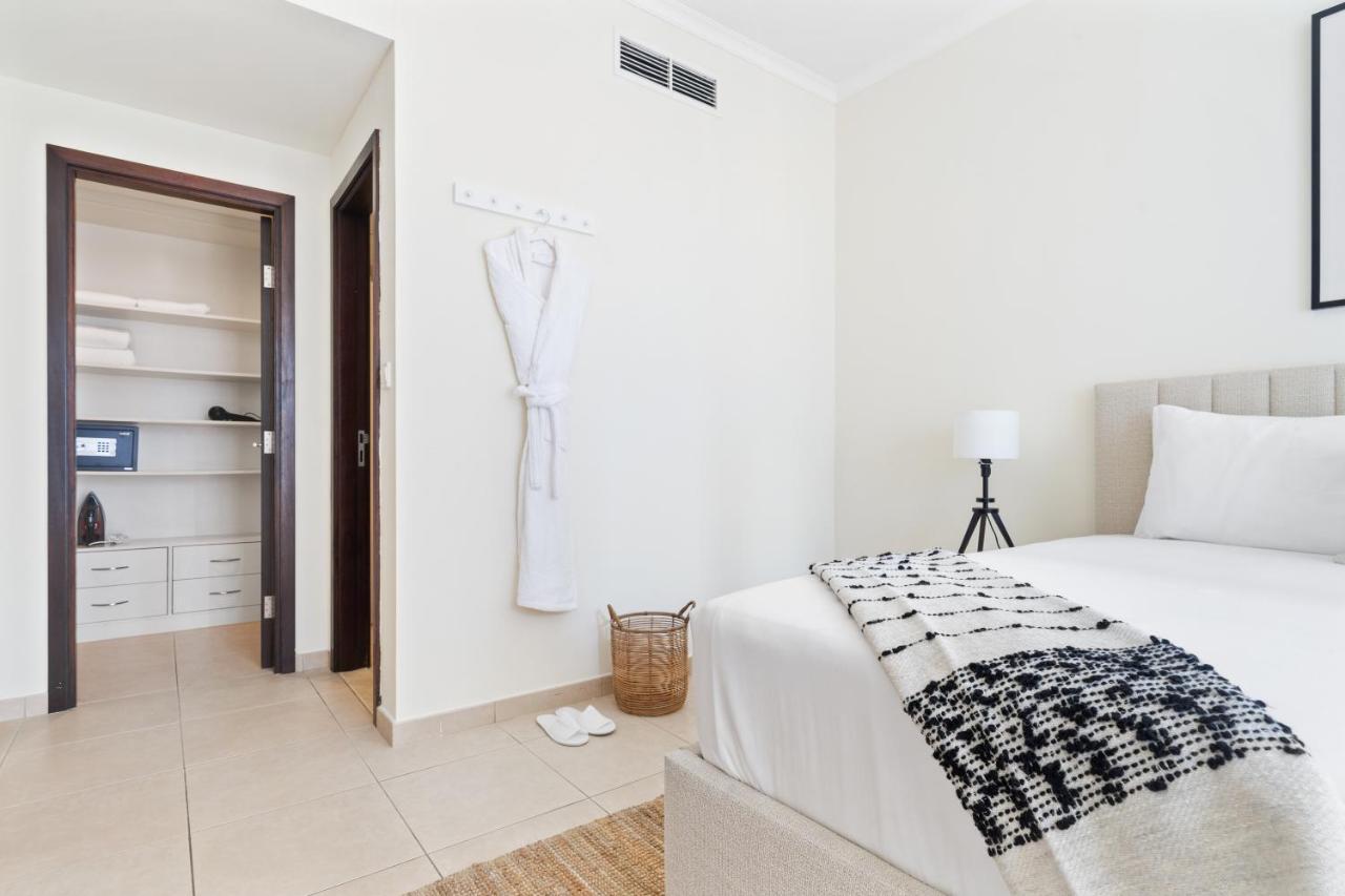 Stylish Apartment With Partial Burj Khalifa View Dubai Bagian luar foto