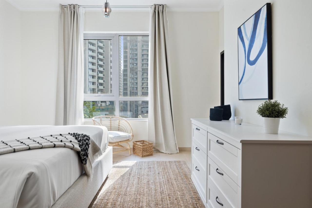 Stylish Apartment With Partial Burj Khalifa View Dubai Bagian luar foto