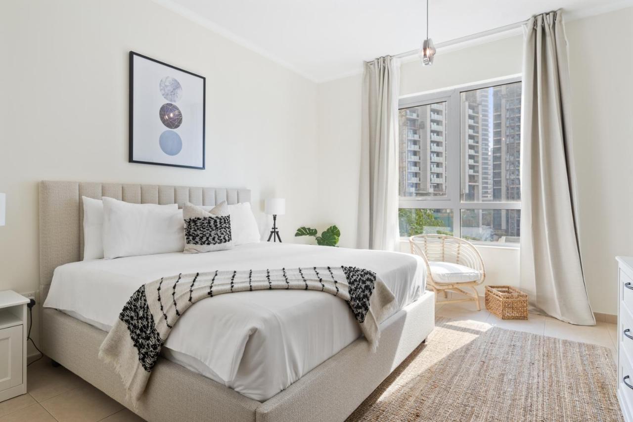 Stylish Apartment With Partial Burj Khalifa View Dubai Bagian luar foto