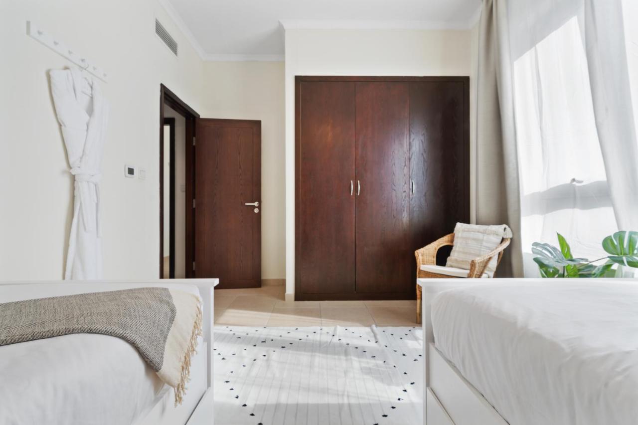 Stylish Apartment With Partial Burj Khalifa View Dubai Bagian luar foto