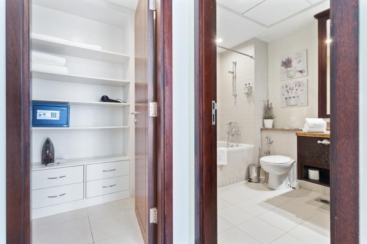 Stylish Apartment With Partial Burj Khalifa View Dubai Bagian luar foto